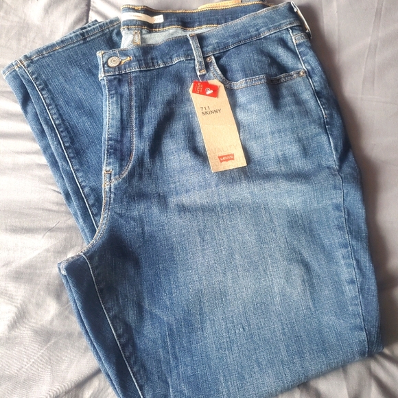 Levi's Denim - Levis Sculpt 711 Skinny Jeans NWT
